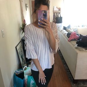 Blouse with super cute sleeve detail